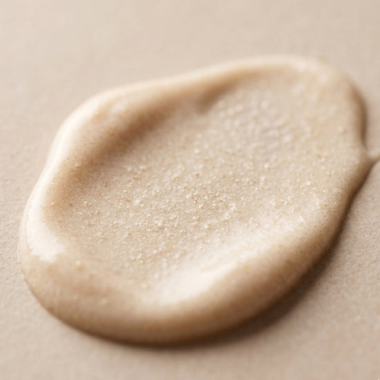 Oat ingredient texture used in pregnancy skincare to support calm and comfortable-feeling skin.